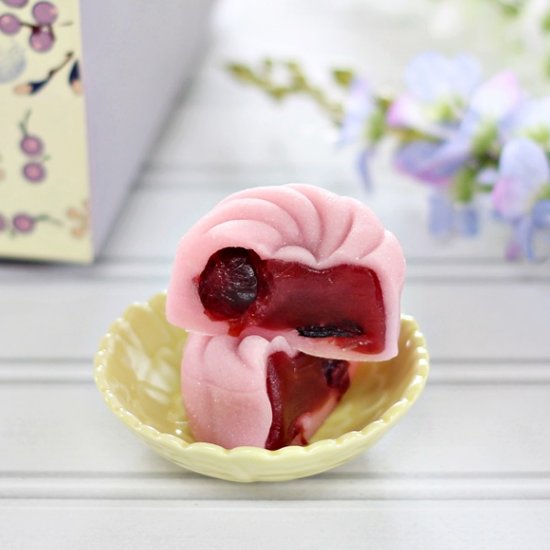 Cranberry Snowskin Mooncake