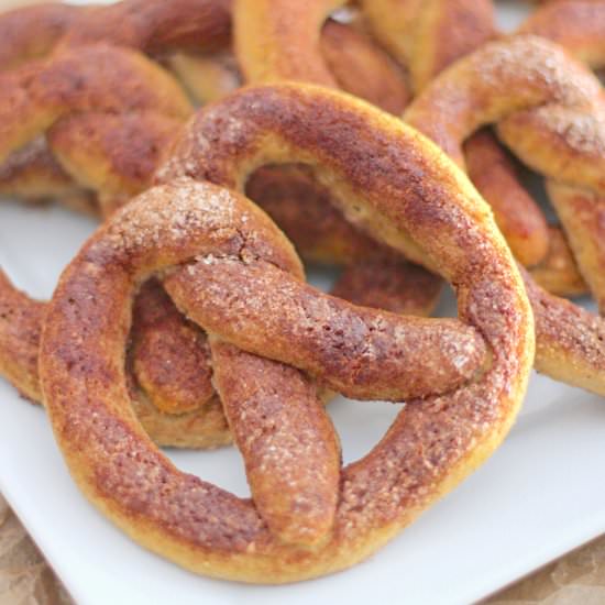 Low Carb Cinnamon-Sugar Pretzels