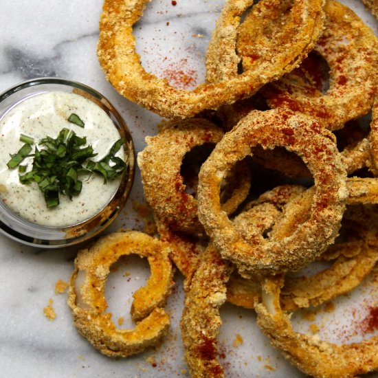 Onion Rings & Creamy Garlic Aioli