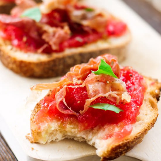 Pan con tomato with prosciutto