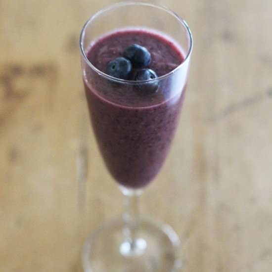 Quinoa, Blueberry & Apple Smoothie