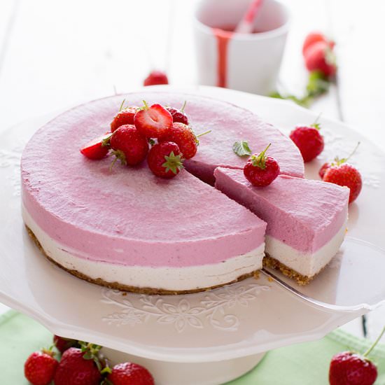 Strawberry and Vanilla Raw Cake