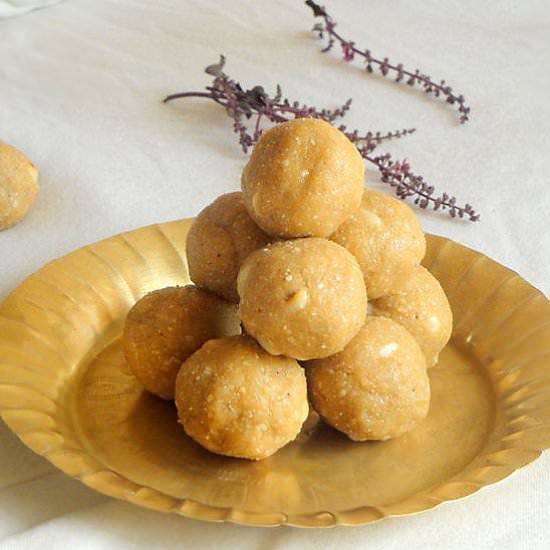 Til ke laddu without jaggery syrup