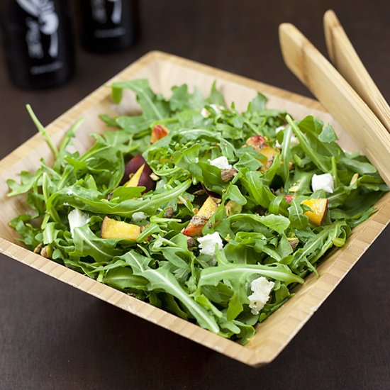 Arugula salad with peaches