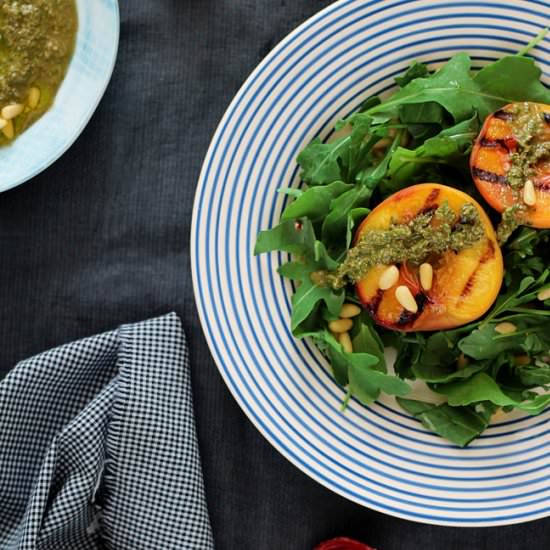 Arugula salad with grilled peaches