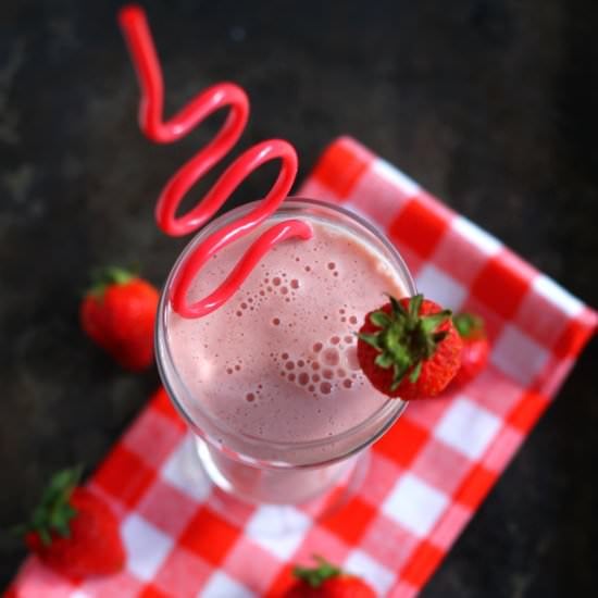 Roasted Strawberry Yogurt Milkshake