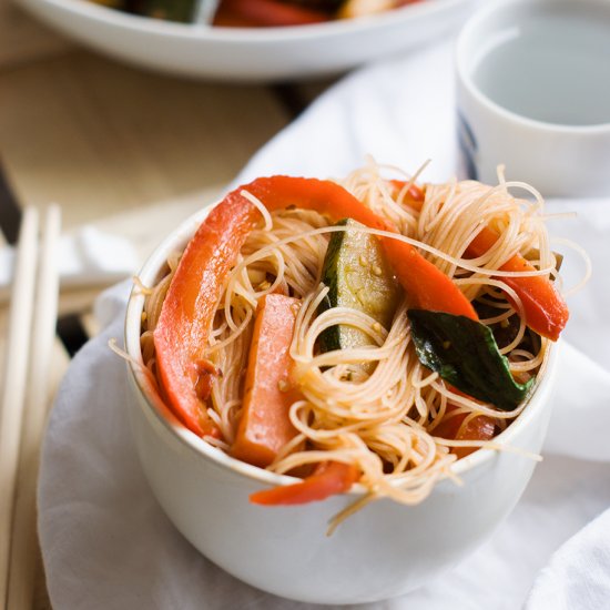 Stir Fried Rice Noodles w/ Veggies