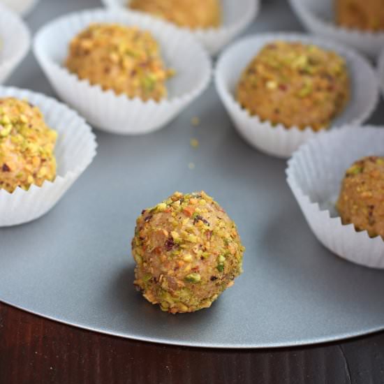 Cookie Balls with Pistachio