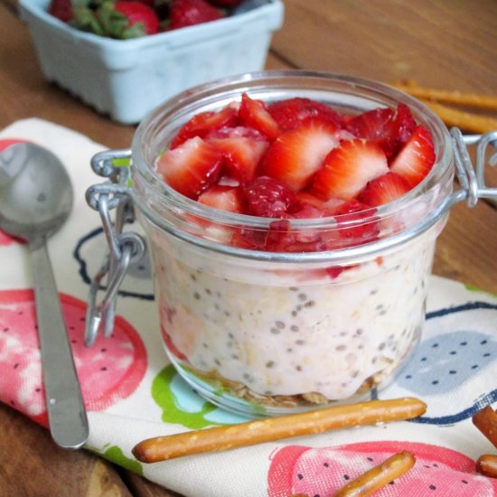 Strawberry Pretzel Overnight Oats