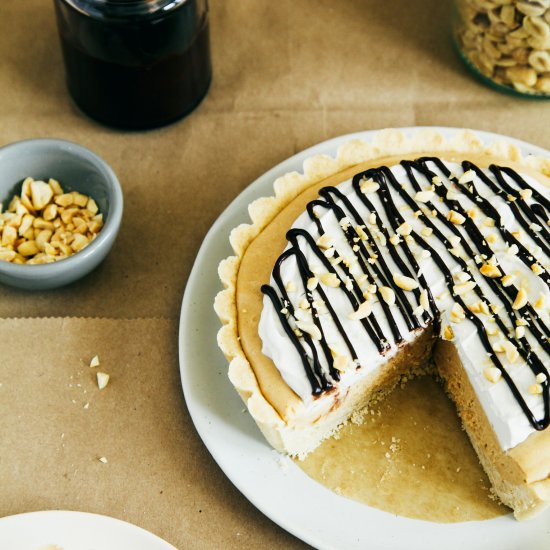 Hot fudge peanut butter pie