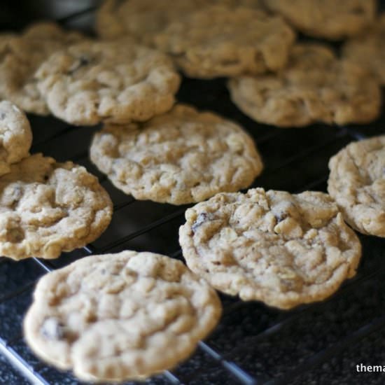 Chewy Vegan Oatmeal Raisin Cookies