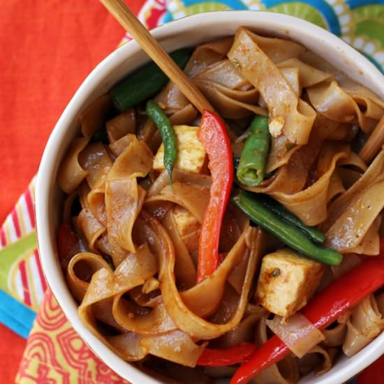 Drunken noodles with tofu peppers