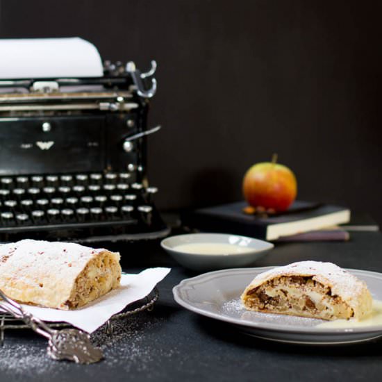 Apple Strudel with Vanilla Sauce