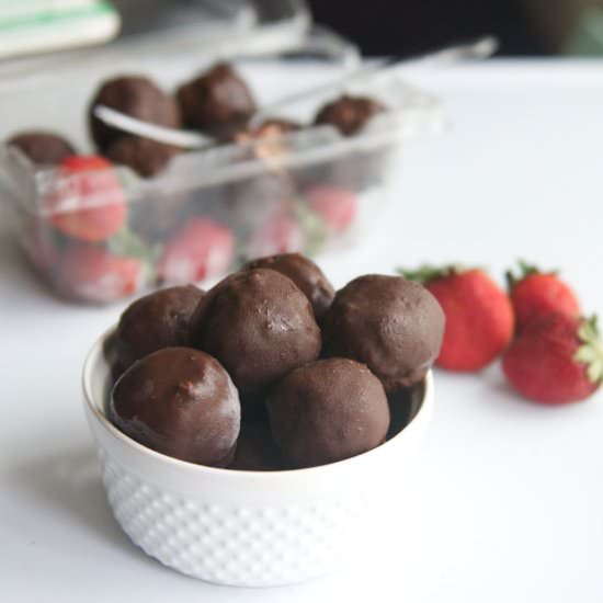 Chocolate Covered Strawberry Bites