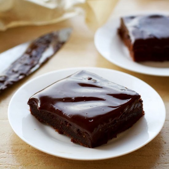 FUDGY CHOCOLATE CAKE BARS