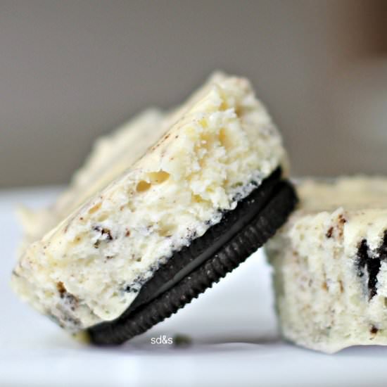 Mini Cookies and Cream Cheesecakes