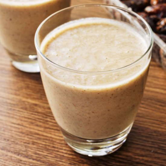 Banana Date Smoothie