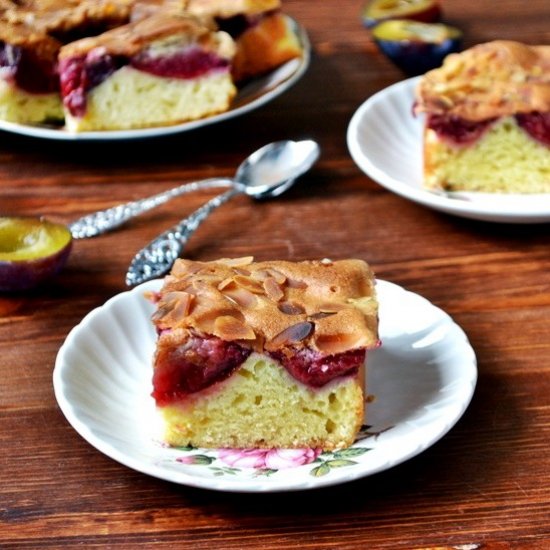 Plum cake with meringue