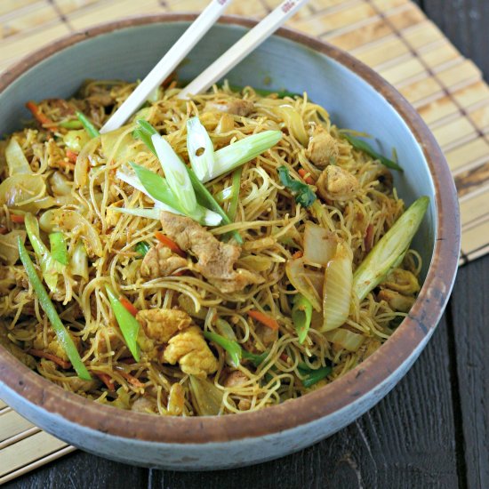 Singapore Rice Noodles with Chicken