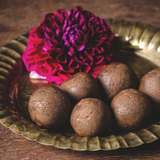 Gram Flour & Jaggery Laddu