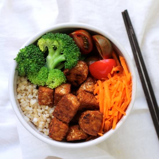 Baked sriracha tempeh bowls