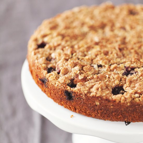 Blackberry crumble cake