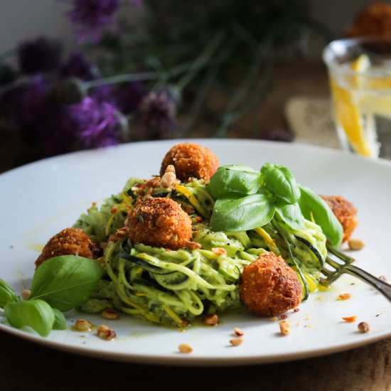 Courgettes-noodles with tofu-balls