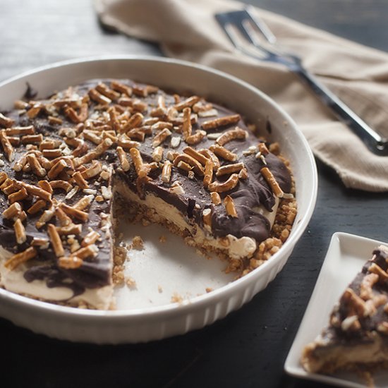 Chocolate Peanut Butter Pretzel Pie