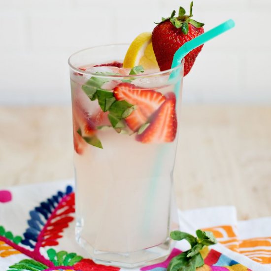 Strawberry Basil Lemonade Cocktail