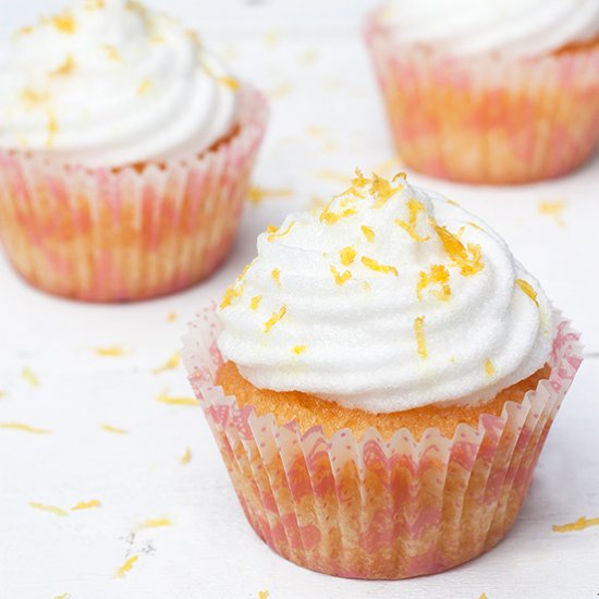 Lemon Cupcakes & Fluffy Frosting