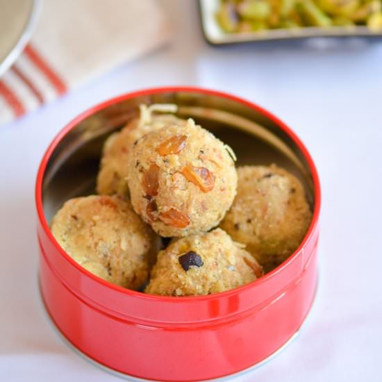 Indian Sweet Rava (Semolina) Ladoo