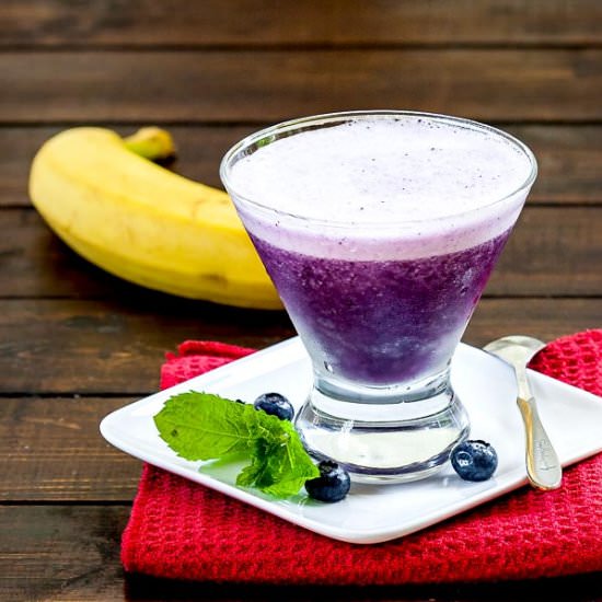 BLUEBERRY AND BANANA SMOOTHIE