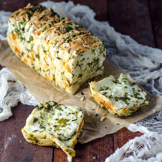 Garlic Herb and Cheese Pull Apart