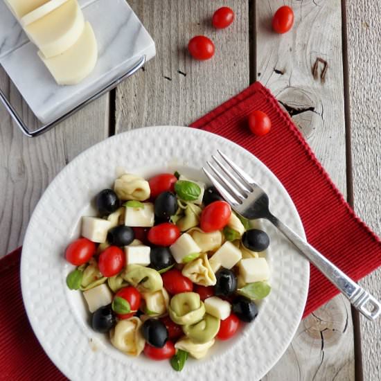 Easy Caprese Tortellini Salad