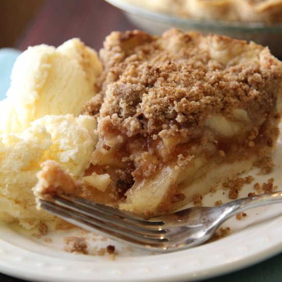 Brown Sugar Crumble Apple Pie