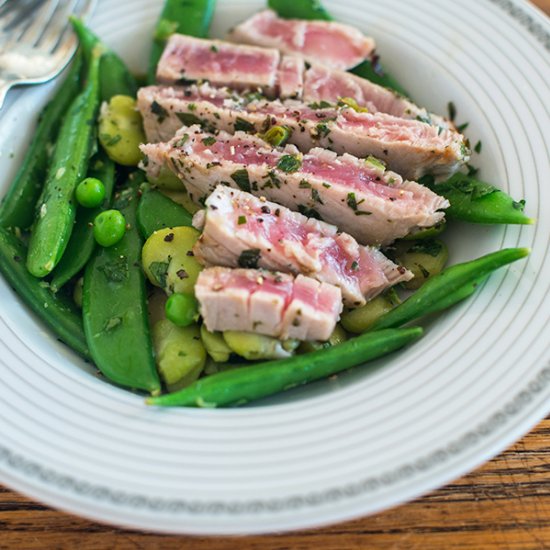 Warm tuna steak salad