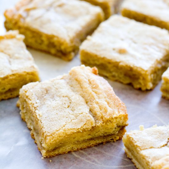 Cinnamon Roll Blondies