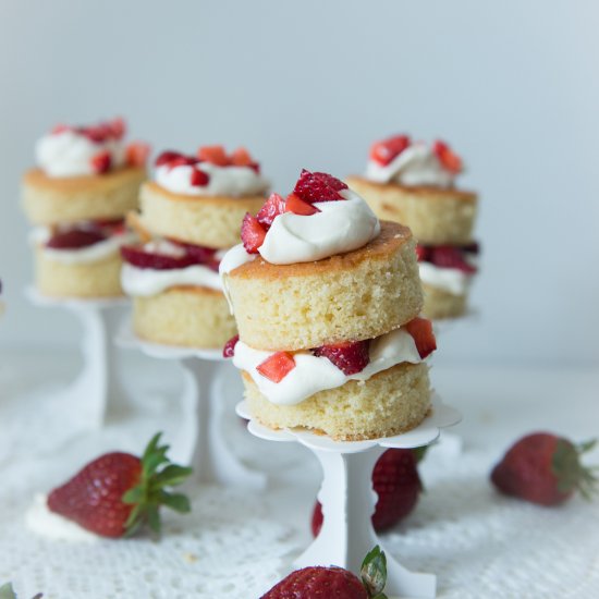 Mini Strawberries & Cream Cake