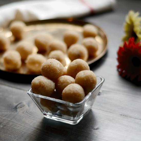 Narkel Naru/Coconut Laddoos