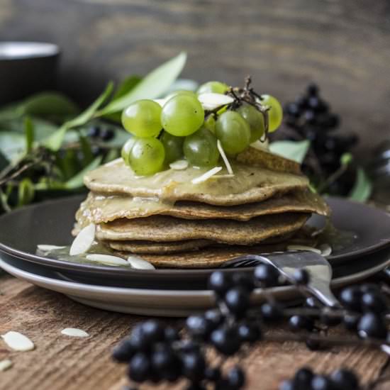 Wholewheat Oat Pancakes with Grapes