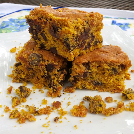 Pumpkin Chocolate Chip Cake Bars