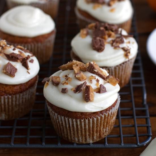 Pumpkin Cupcakes with Frosting