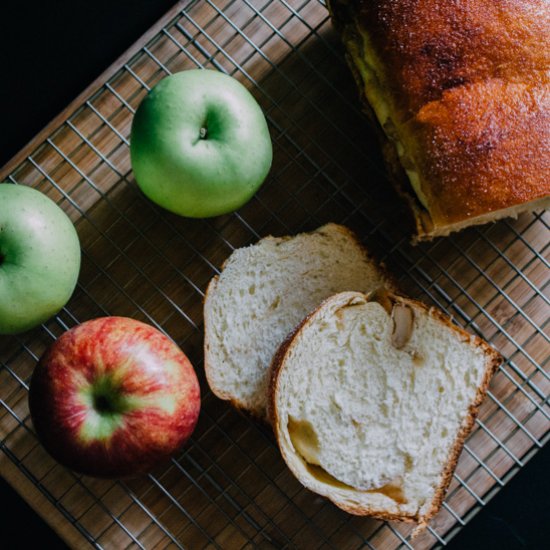 Apple Cinnamon Swirled Challah