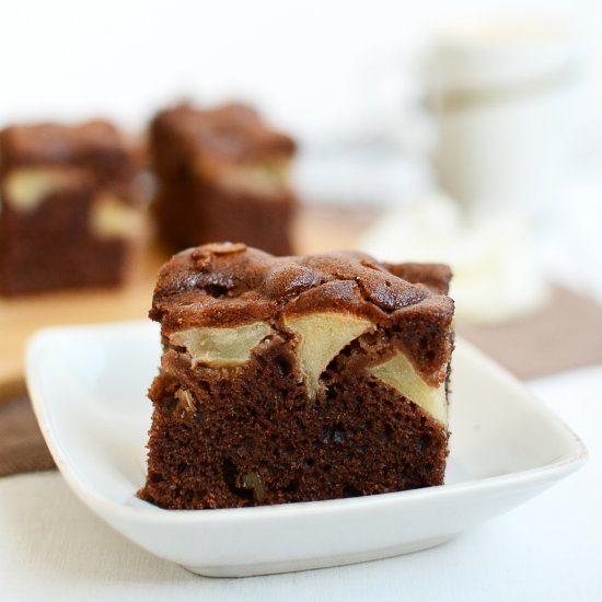 Cocoa cake with apples