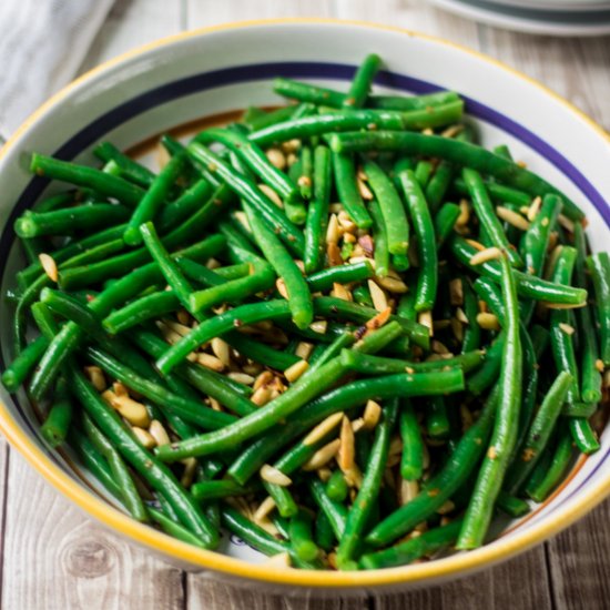 Green Beans with Garlic and Almonds