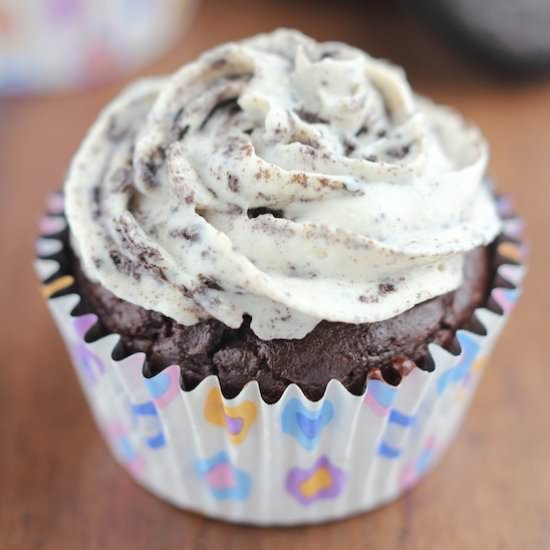 Cookies ‘n Cream Chocolate Cupcakes