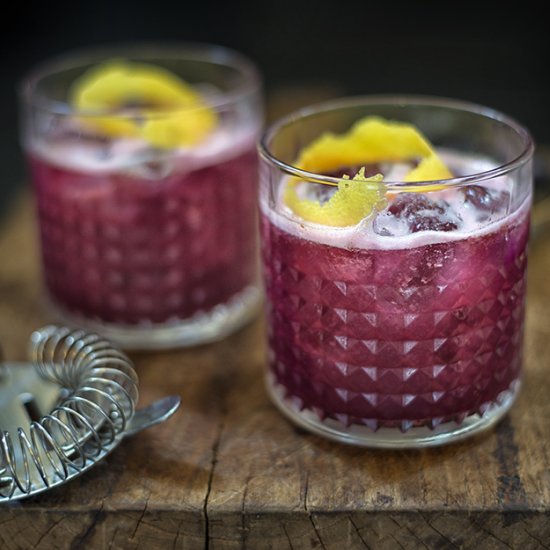 Blueberry gin sour