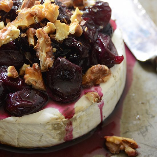 Baked Brie with Warm Honeyed Grapes