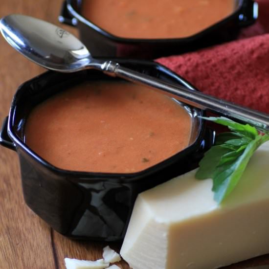 Slow Cooker Tomato Basil Soup