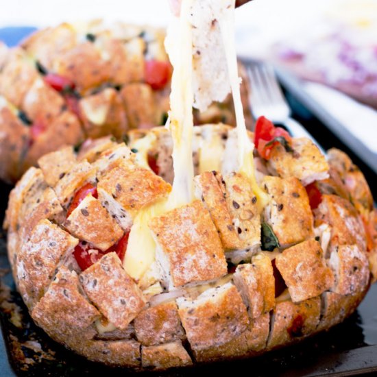 Cheesy Pizza Pull Apart Bread